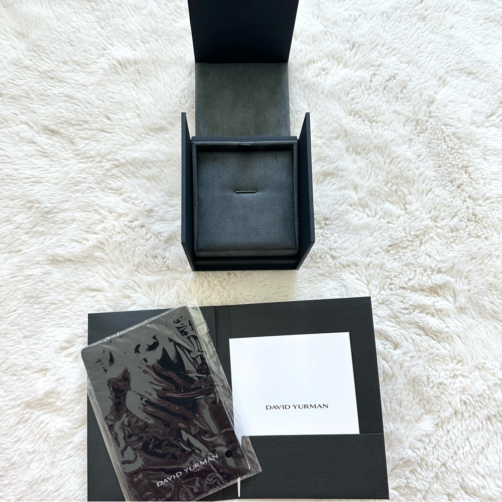 - NEW!!! David Yurman jewelry box for necklace or pendant Authentic